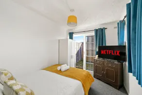 1 bedroom flat Aylesbury, Private Parking, Fowler rd - Image 2