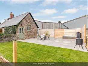 Grade II listed barn conversion & Hot-tub - Image 2