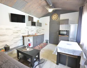 Seasonal rental for 2 people, air-conditioned - Image 2