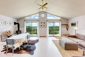 Quaint Catskills Cabin with Panoramic Views - Image 2