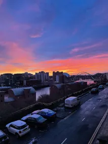 Quayside flat with spectacular view and balcony - Image 3