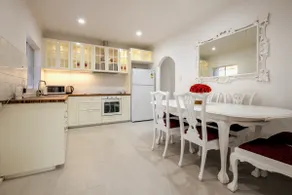 Bentley Cosy 3 Bedroom Home | Netflix Alexa - Image 5