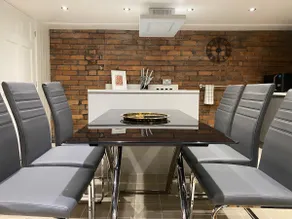 Luxury 2-bed Apartment Lindley Huddersfield - Image 3