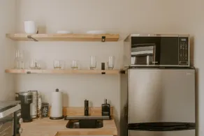 Modern Studio In Southern Oregon - Image 3