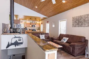 Morcom's Mountain Lodge - Image 2
