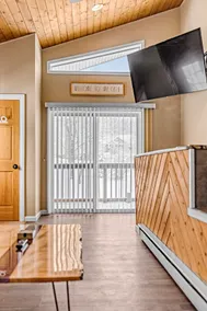 Morcom's Mountain Lodge - Image 4