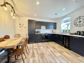 2 Bedroom Private Guest House With hot tub - Image 4