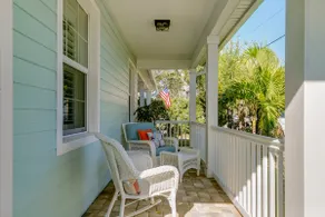 \"La Belle Maison\" ♥ of Downtown/Yard/Parking+ Garage/Self Check-in - Image 5