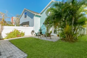 \"La Belle Maison\" ♥ of Downtown/Yard/Parking+ Garage/Self Check-in - Image 2