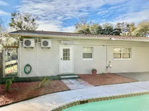 Cozy, 1-bedroom place with Private Pool and Patio. - Image 2