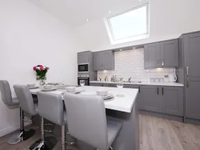Daisy, Luxury 2 bed cottage with private hot tub - Image 4