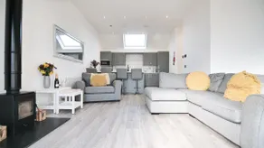 Daisy, Luxury 2 bed cottage with private hot tub - Image 3