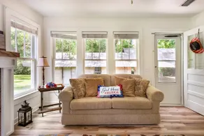 Charming Cottage + Barn-Sleeps 6-by Flint Creek🎣🛶🌿 - Image 4