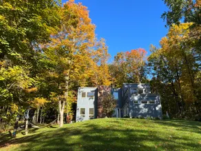 Slate Hill - A modern home tucked in the woods - Image 2