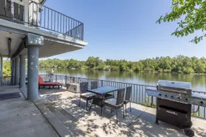 Riverside Haven | 180* Views + WiFi + BBQ - Image 4