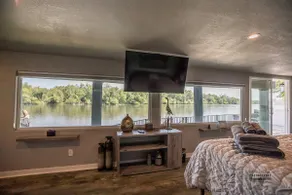 Riverside Haven | 180* Views + WiFi + BBQ - Image 5