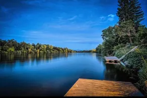 Riverside Haven | 180* Views + WiFi + BBQ - Image 3