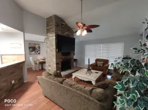 Cozy 3 bed home with a touch of Paris - Image 4