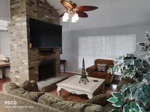 Cozy 3 bed home with a touch of Paris - Image 5