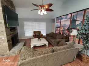 Cozy 3 bed home with a touch of Paris - Image 3