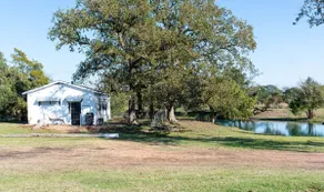 Relaxing Farmhouse overlooking large pond &Pool - Image 2