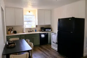Two Bedroom Vacation Home in the Pines - Image 2