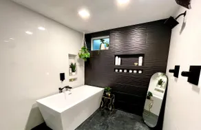 Mid Century Spa Suite - Dual Shower & Soaking Tub - Image 3