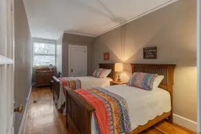 May Acres Cottage -South Asheville amidst 15 acres with sunrise & mountain views - Image 3