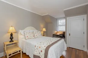 May Acres Cottage -South Asheville amidst 15 acres with sunrise & mountain views - Image 4