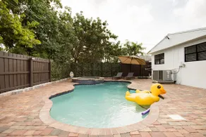Near beach pool and spa 4 bedrooms - Image 2