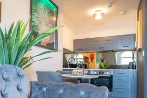 The Rockefeller - Beautiful One Bed Apartment - Image 5