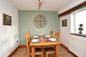 Refurbished 3 bed cottage with log burner - sleeps 5. Pet friendly - Image 4