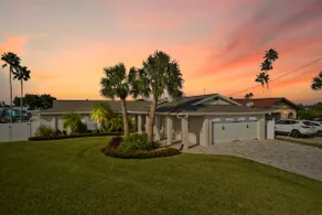 Waterfront Serenity: Newly refreshed! Pool/Dock - Image 3