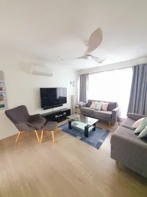 Cheerful 3 Bedroom Townhouse near the Beach - Image 5