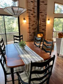 Cozy Chalet - heat+Fireplace WiFi Deck 2 King beds - Image 4