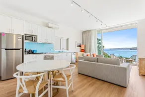 Bondi Heaven Beachfront Apartment - Image 2