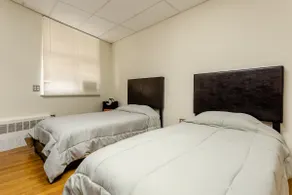 Lovely XL 3 Bed/1 Bedroom Apt in South Brooklyn! - Image 3