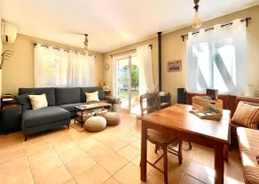 Private Garden! Fully Air Conditioned, WiFi & Pool - Image 3