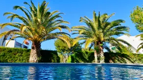 Private Garden! Fully Air Conditioned, WiFi & Pool - Image 5