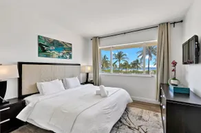 NEW 'SeaBreeze' Bright 1 Bedroom Ocean view #301 - Image 4