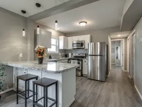Modern Downtown 1BR | In-Unit W/D | Walk to Shops - Image 3