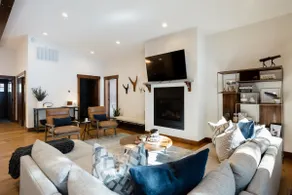 Luxury Chalet | Big TV | Lake | Pool | Hot-Tub - Image 2