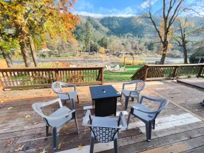 Riverfront House with hot tub, game room and more! - Image 5