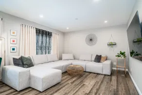 Spacious 3 BR home with King suite - Image 3