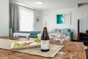 Midd's on the Beach - luxury beach front apartment - Image 3