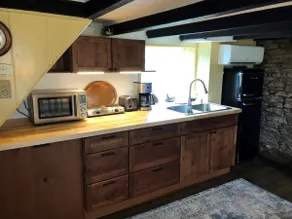 Summer kitchen guesthouse at Caledonia Farm 1812 - Image 4