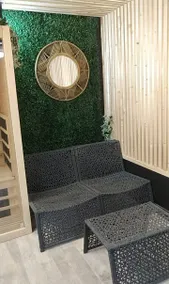 Grenoble Suite with Jacuzzi and private sauna - Image 5