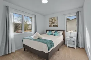 Spacious Home- Centrally located near St. Paul  - Image 5