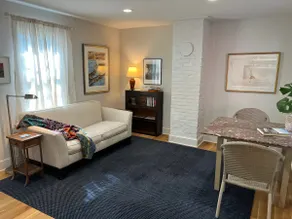 Historic Downtown Garden Oasis with Private Patio - Image 2
