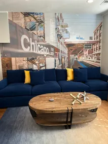 Trendy West Town Flat - 2 bed / 1.5 bath w parking - Image 2